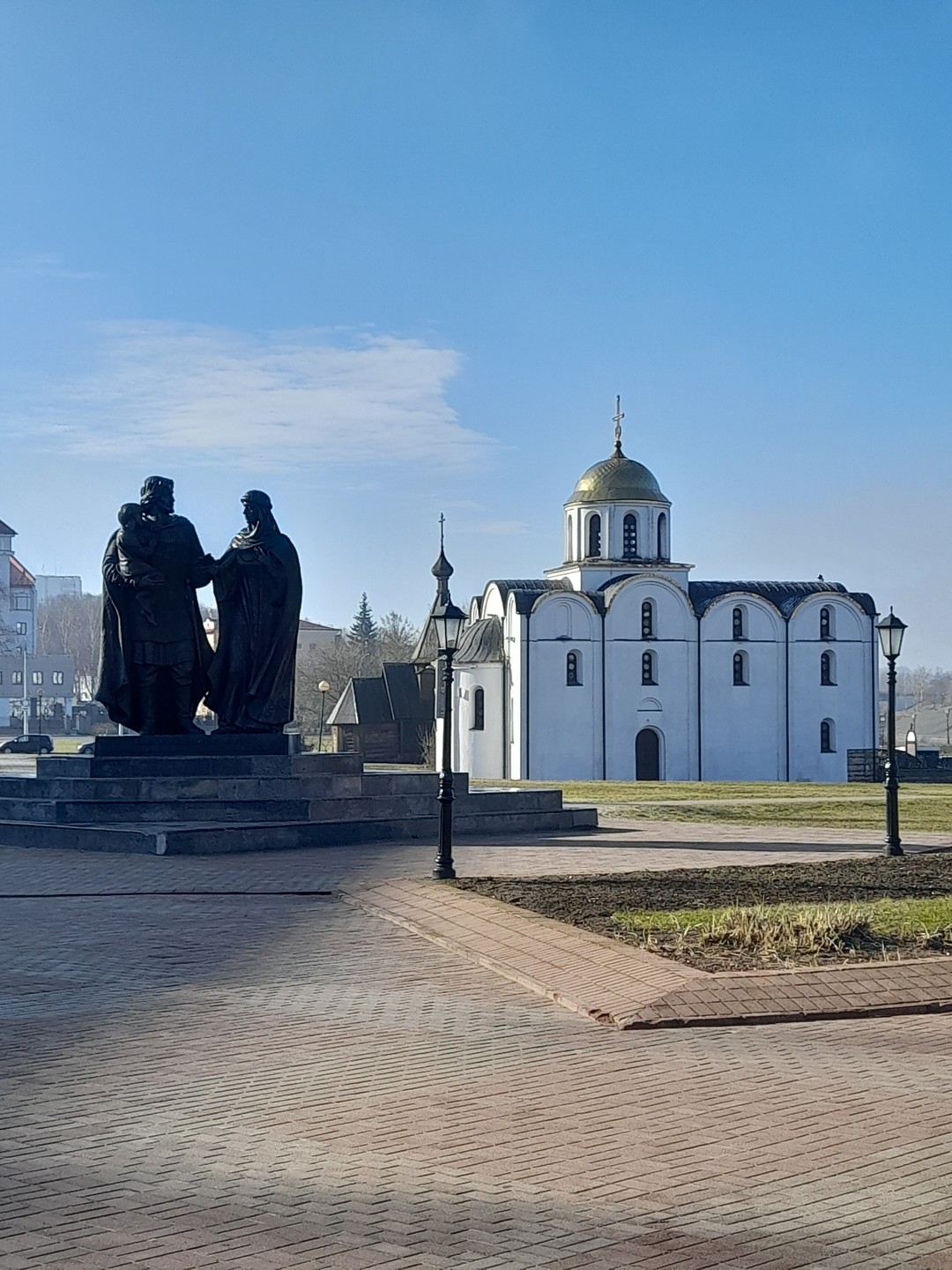 Для нас с мужем проводила экскурсию замечательный профессиональный гид Лариса. Её рассказ и предложенный маршрут оставил