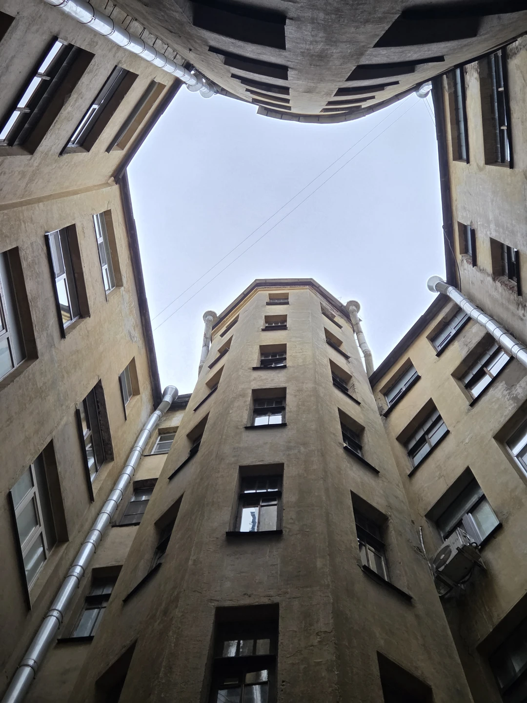 Очень интересно, много неожиданных исторических фактов, приятный темп и маршрут. Экскурсовод подает материал с юмором, много