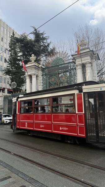 Большое спасибо Волкану за наш чудесный первый день в Стамбуле и великолепную прогулку! Волкан провел нас