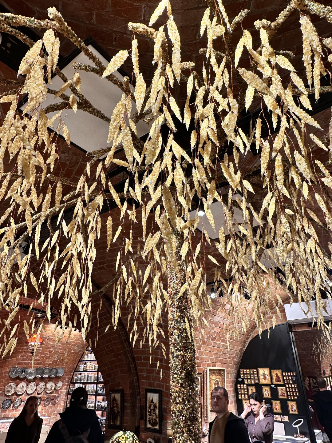 Очень понравилась экскурсия обзорная с гидом Алена. Очень динамично и интересно, все успели, все места по плану посетили.