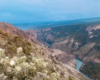 Бархан Сарыкум, Миатлинская и Чиркейская ГЭС, водная прогулка по Сулакскому каньону, «Язык Тролля»