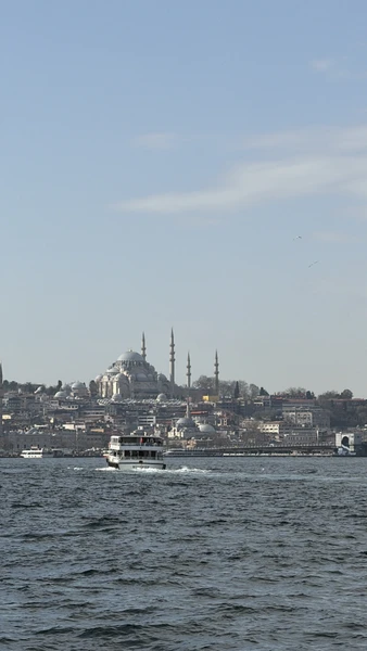 Недавняя прогулка по Босфору с гидом Курбаном стала настоящим открытием! Это было не просто путешествие по