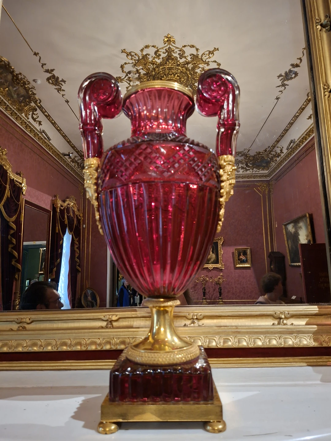 Ирина - настоящий профессионал. Нам очень повезло, что именно она стала нашим проводником в мир Фонтанного