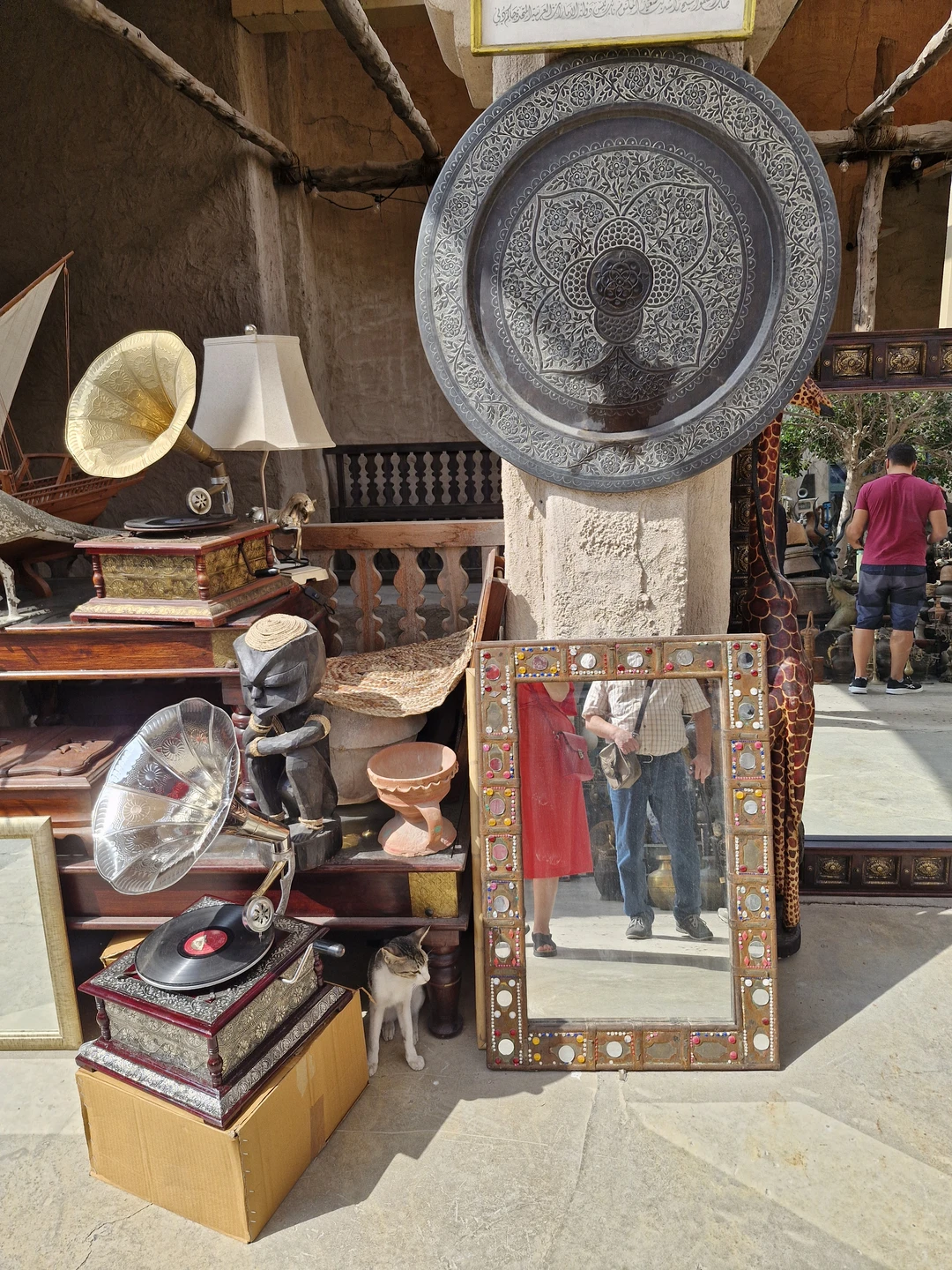 Экскурсию нам проводил сам Миразиз. Очень приятный молодой человек и интересный рассказчик. Миразиз забрал нас из