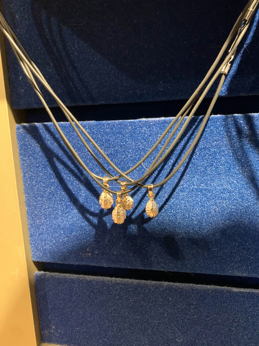 Благодарим Светлану за экскурсию. Ее вкусный тембр и поставленная речь нас свела с ума. Очень приятно слушать!