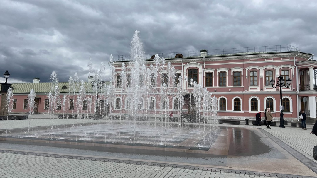 Невероятная экскурсия от невероятного экскурсовода! В самое сердце, видно что через сердце и от сердца! Очень рекомендую, три часа на одном дыхании!