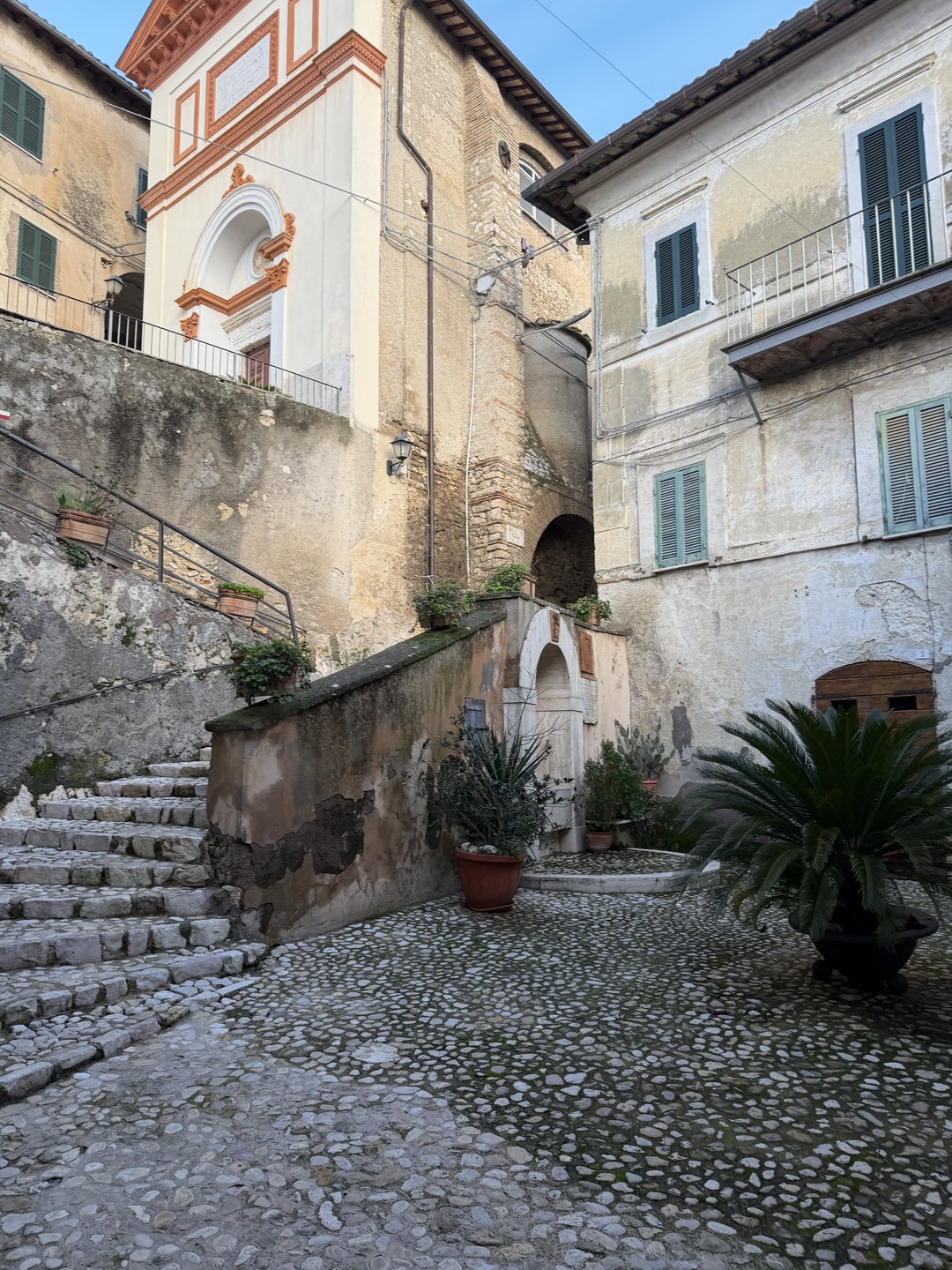 Свое первое путешествие в Италию я решила начать с глубинки, посмотреть как живут настоящие итальянцы чем