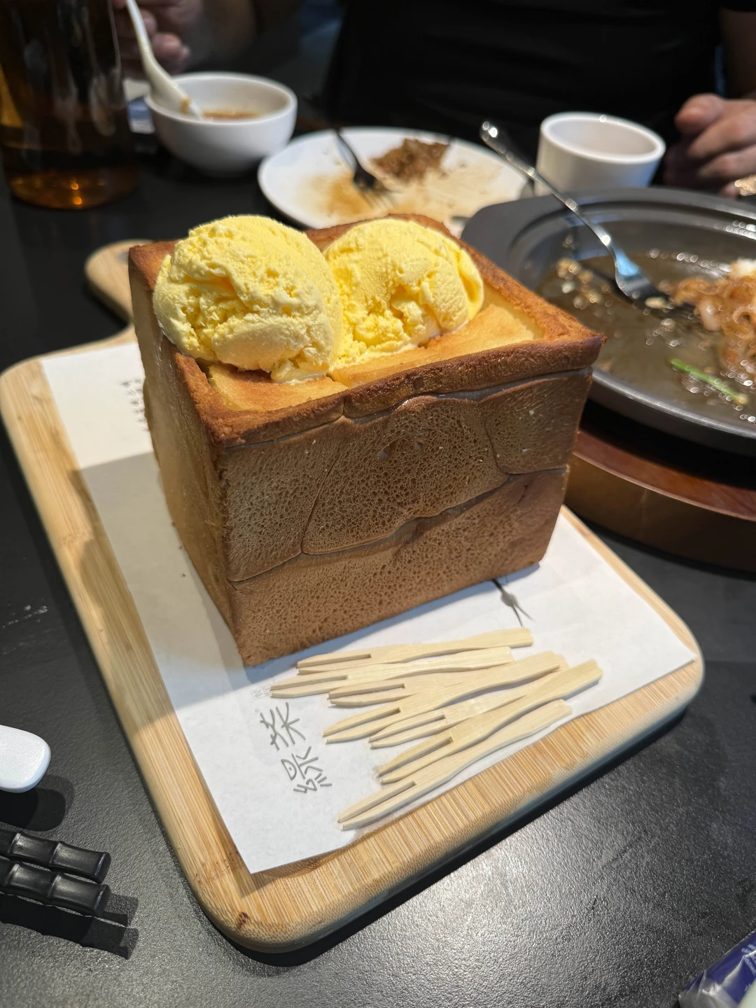 Спасибо Татьяне, отлично выгуляла нас. За несколько часов мы успели увидеть самое важное в городе, попробовать