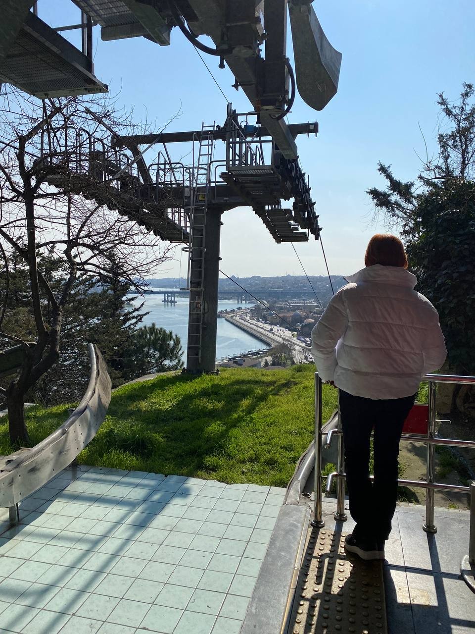 Посмотрели разные районы города. узнали особенности каждого. красивый вид со смотровой площадки Пьра Лотти. попробовали вкусное