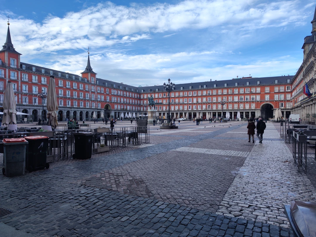 Нам очень понравилась экскурсия с Ильей: и выбранный маршрут, и подача материала были на высоте. Илья