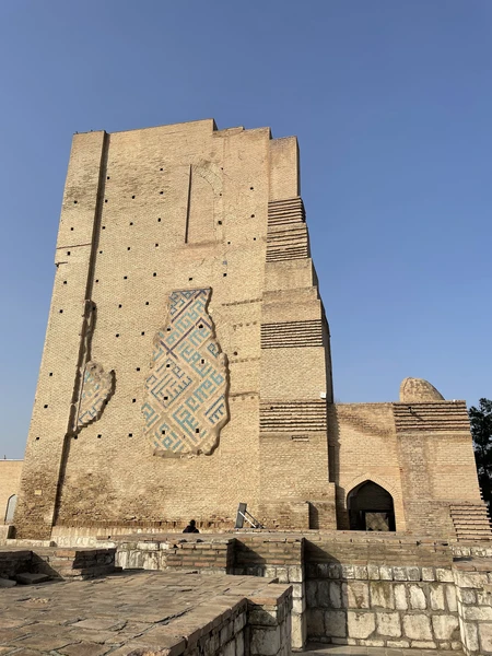 Шухрат,спасибо большое за интересную,познавательную экскурсию. Отличное знание истории,лёгкая подача материала,хороший русский язык. Все максимально подробно,на все