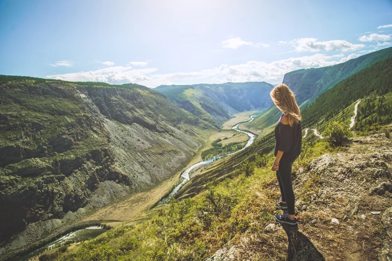 Цветущий май - пора на Алтай: Марс и перевалы, водопад Куркуре, Гейзерное озеро и загадочные курганы