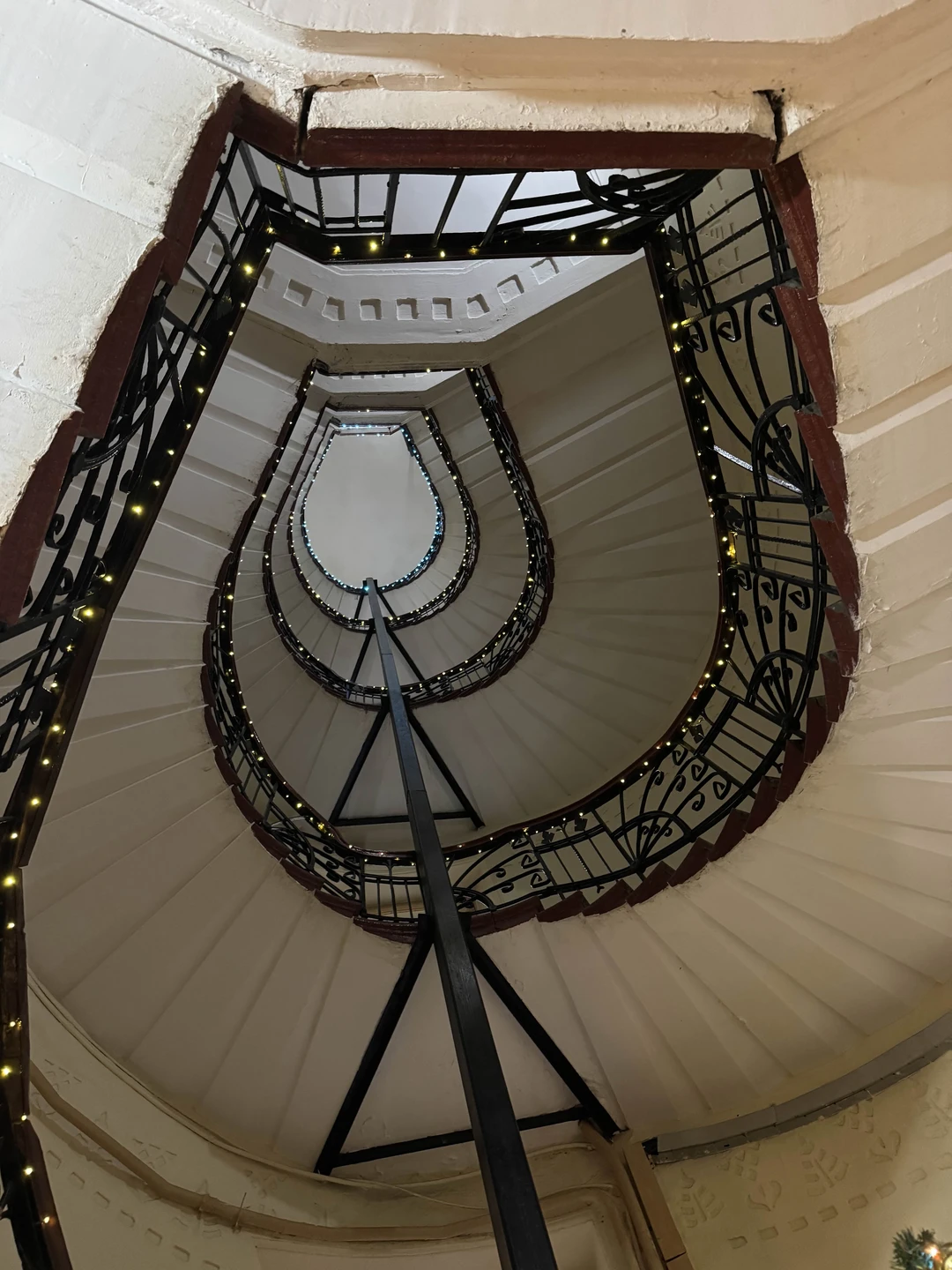 Была в Питере неоднократно и на всех известных маршрутах успела отметиться, удивить меня уже задача со