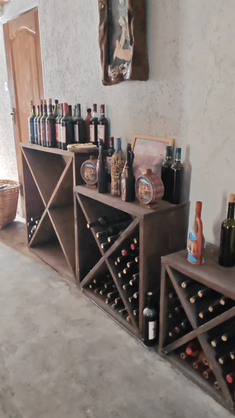 Отличный гид, бусик и экскурсия! Рекомендую! Наш гид был Славик, очень приятный интересный собеседник! Рассказывал не