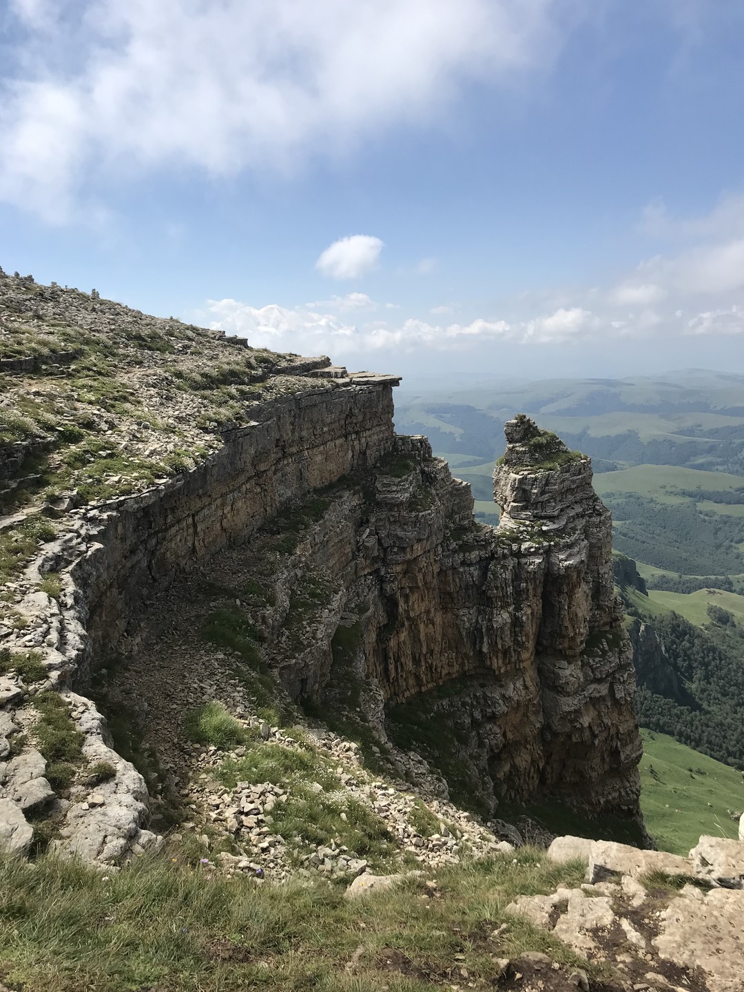 Ездили с Валентином в поездку в начале августа. До поездки гид позвонил и посоветовал начать поездку
