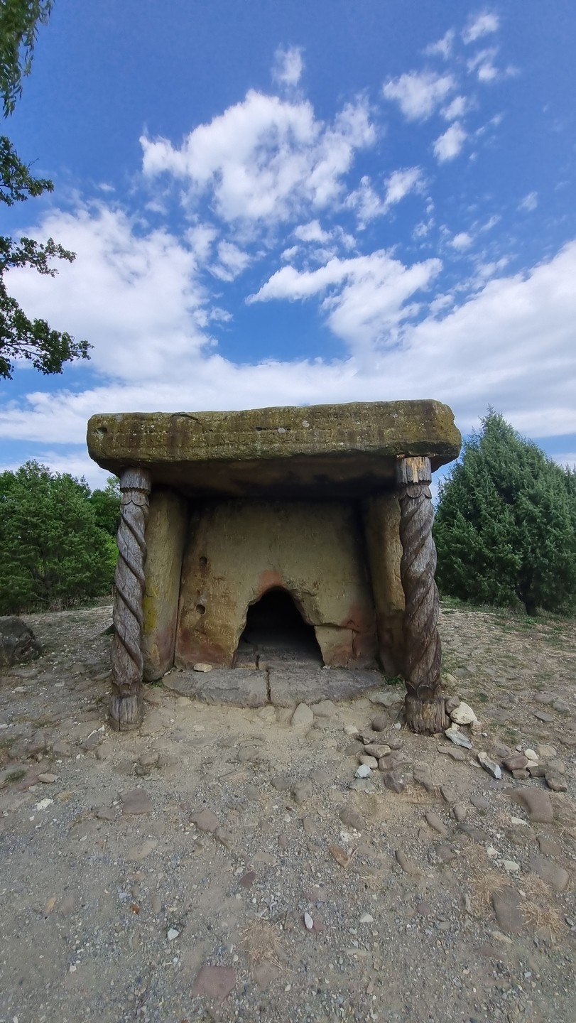 Тайны дольменов Геленджика (Виктория)