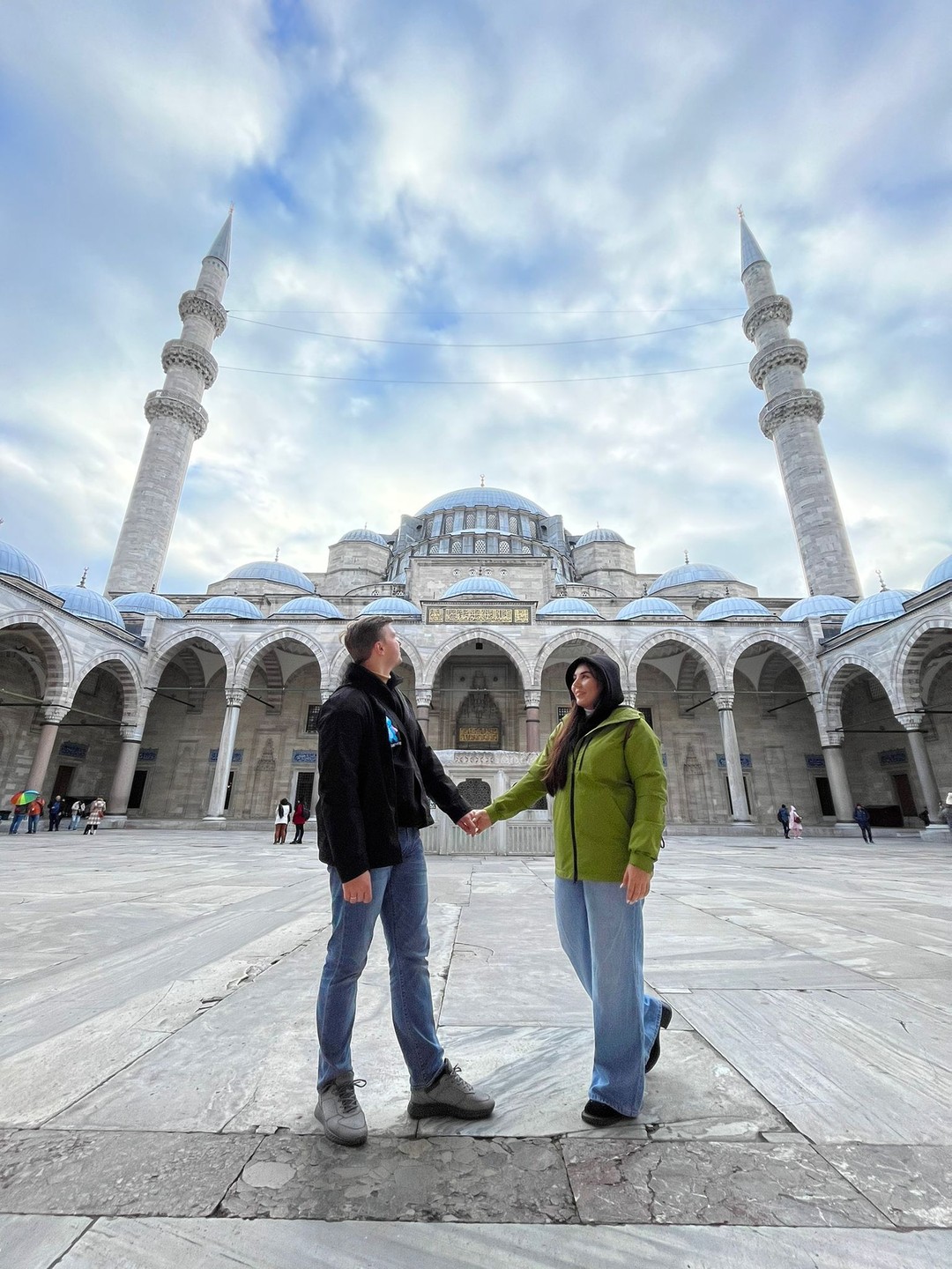 Наша прогулка прошла просто великолепно. Общаться было очень интересно и легко. Кемаль, учёл все наши пожелания.