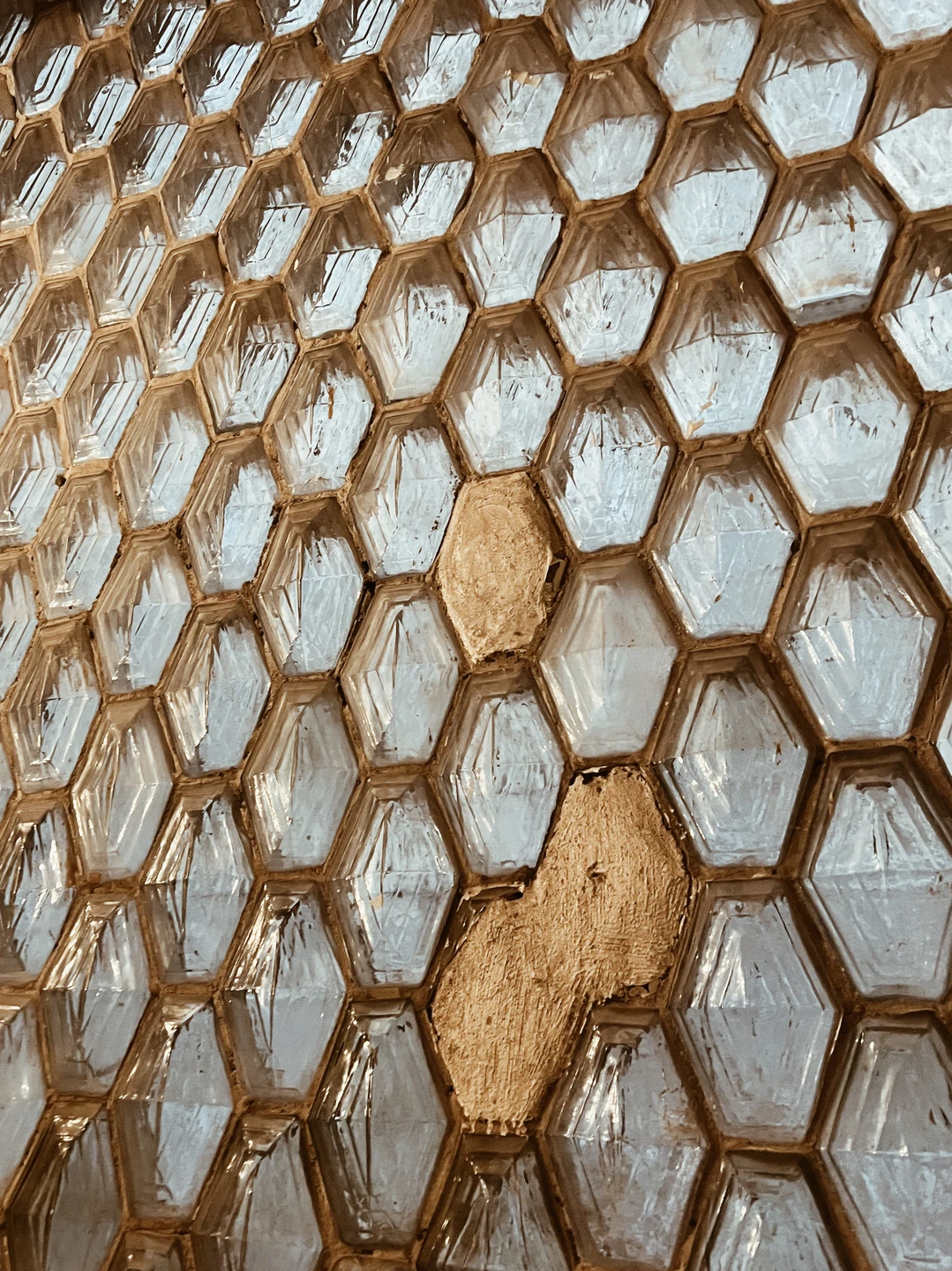 Отличный зимний фотоквест! Интересный маршрут, тайные переулки и парадные, скрытые за историческими фасадами. Столько раз проходили