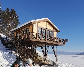 Чивыркуйский залив, волшебный лёд Байкала и купание в термальных источниках