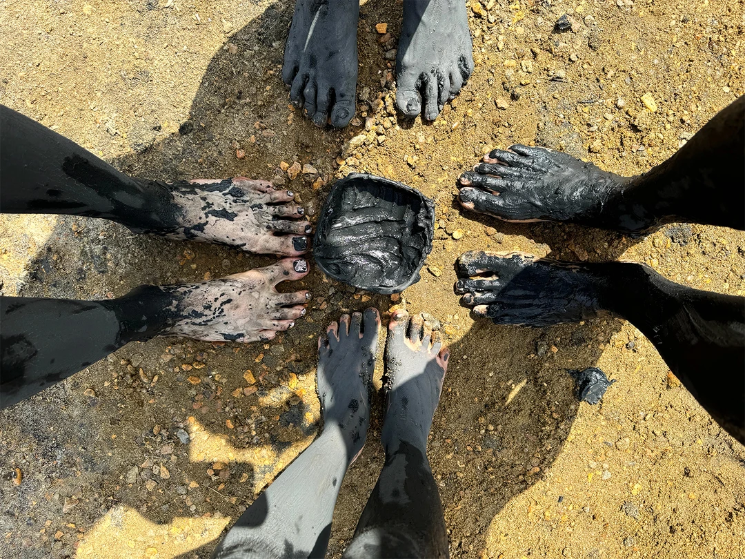 Грязь и&nbsp;вода озера Тамбукан