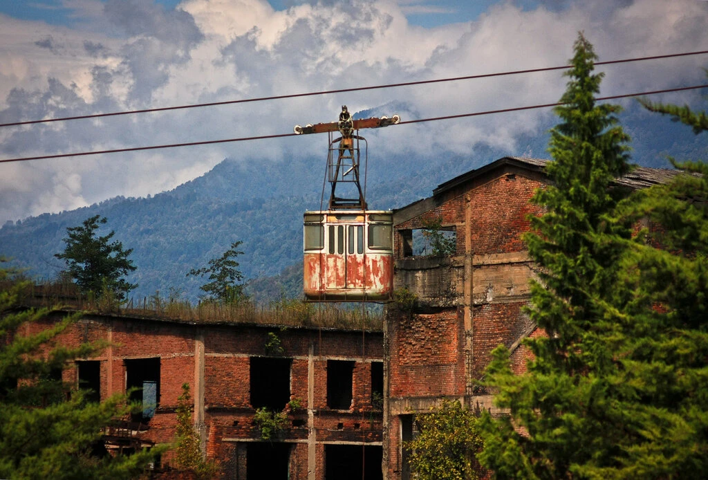 Города-призраки восточной Абхазии и парк водопадов (из Сочи)