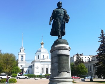 Путевой дворец в Твери, пожарские котлеты и золотное шитьё в Торжке, праздник Ивана Купала на Селигере