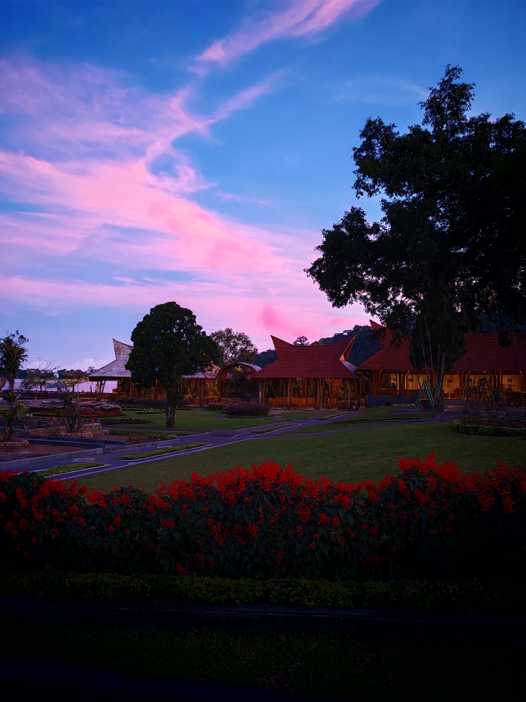 Хочу выразить огромную благодарность гиду Валерию