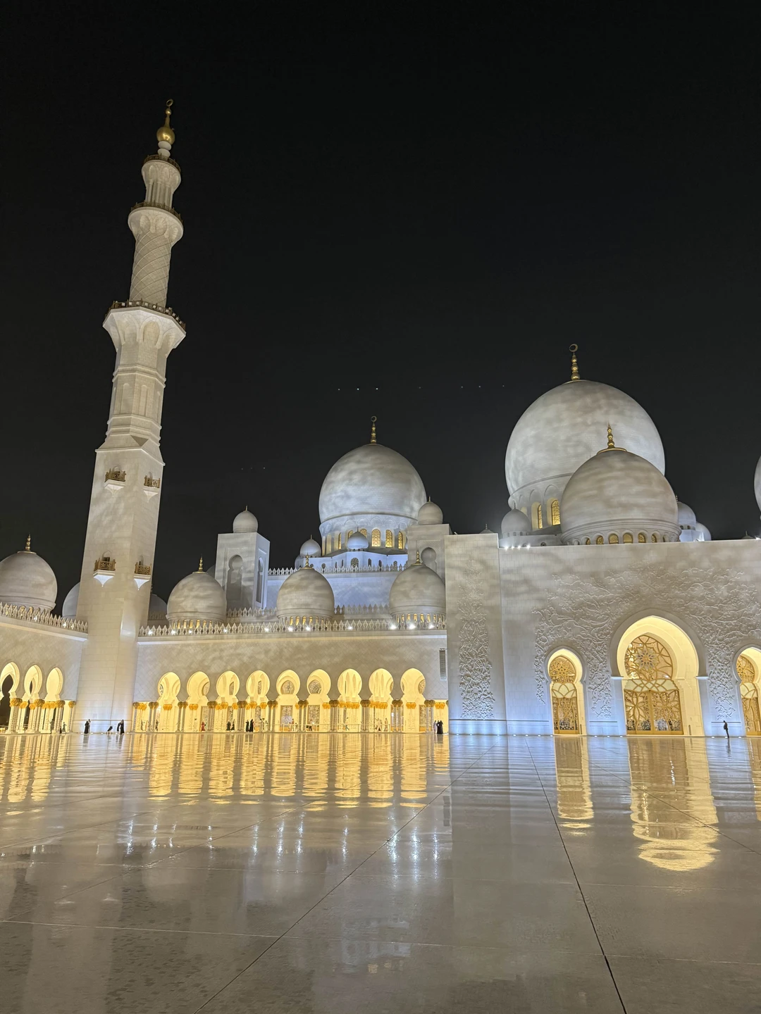Экскурсия по Абу-Даби с Азизом оставила невероятные впечатления! На протяжении всего дня Азиз подробно рассказывал об