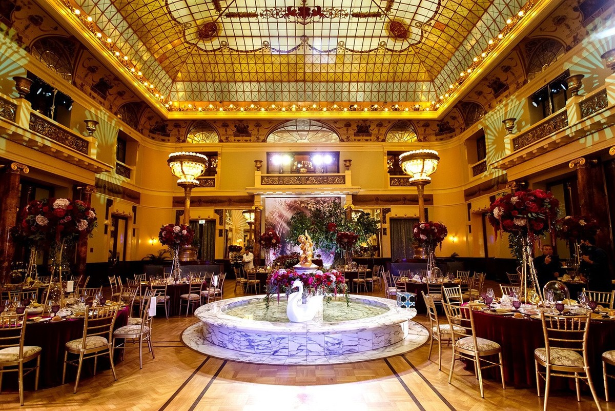 Между роскошью и тоской: романтичные истории на улицах Москвы (12/14)