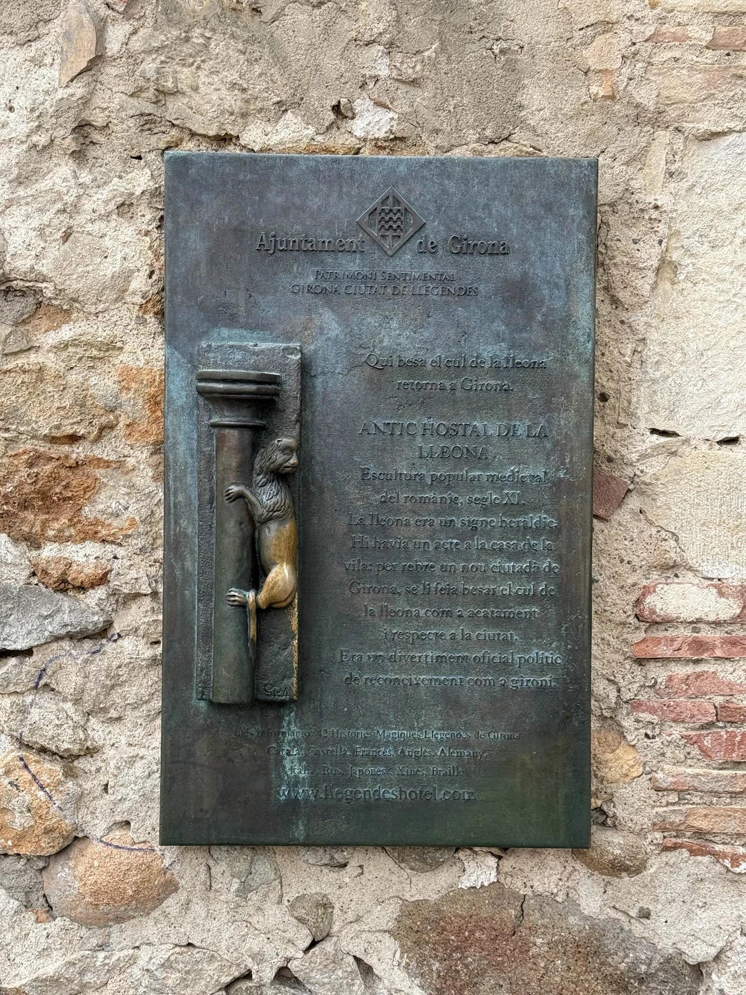 Прекрасное место для посещения- город Жирона. Наш экскурсовод Алена, провела нас через средневековые улочки, показала крепостные