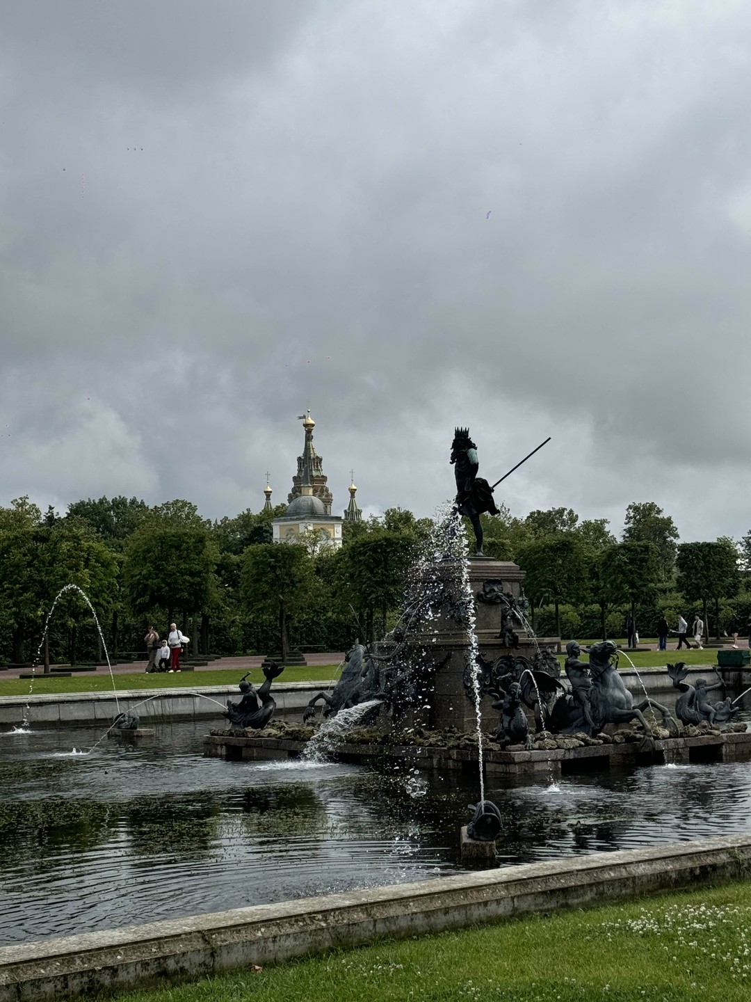 Автобусная экскурсия в Петергоф: Большой дворец, Малый дворец и фонтаны (Ольга)