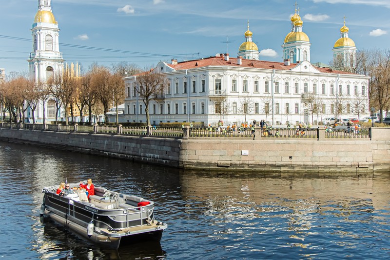 На катере — по малым рекам и каналам Петербурга