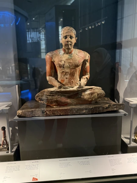 Отличный экскурсовод, за нами приехал водитель в 2.10, в 8.00 мы уже входили в музей. По