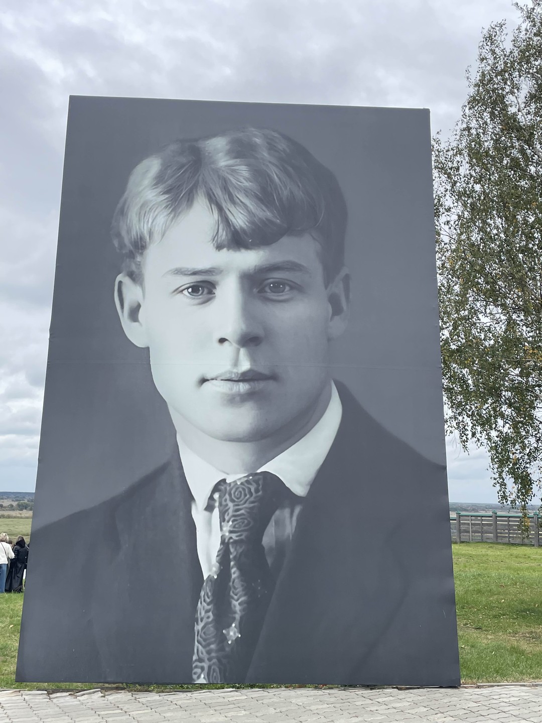 Прекрасный экскурсовод Дмитрий. Всем рекомендую. Слушала бы его и слушала