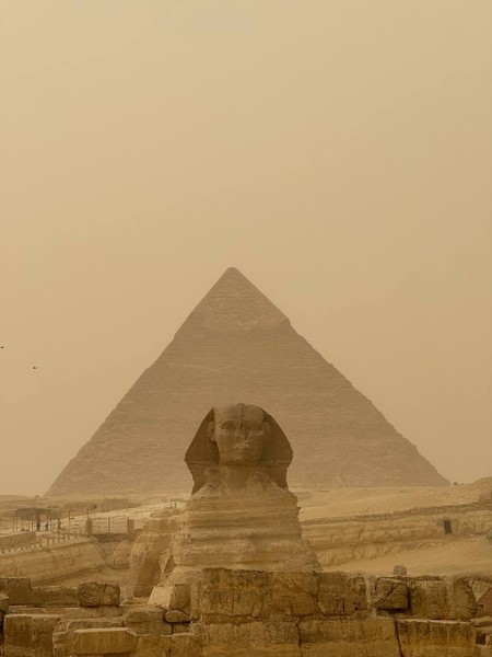 Очень насыщенная программа, нам «повезло» поймать сильный ветер, который перерос практически в песчаную бурю. Песок попадавший