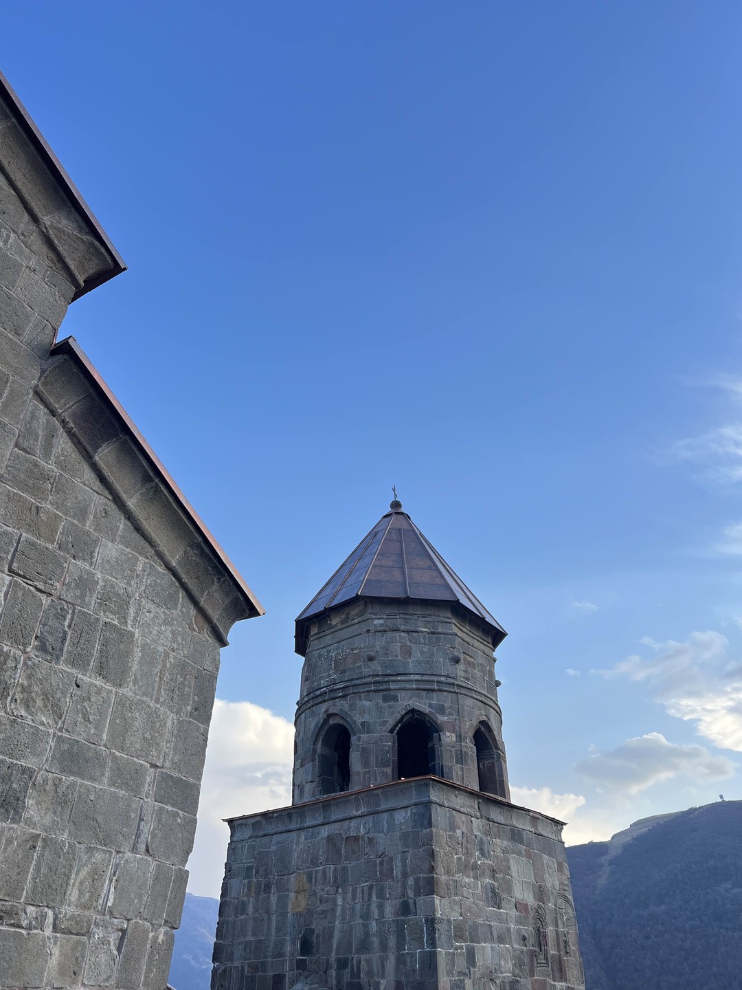 Спасибо большое за экскурсию. Маршрут прекрасный. С погодой нам очень повезло. Экскурсовод интересно рассказывал, а водитель