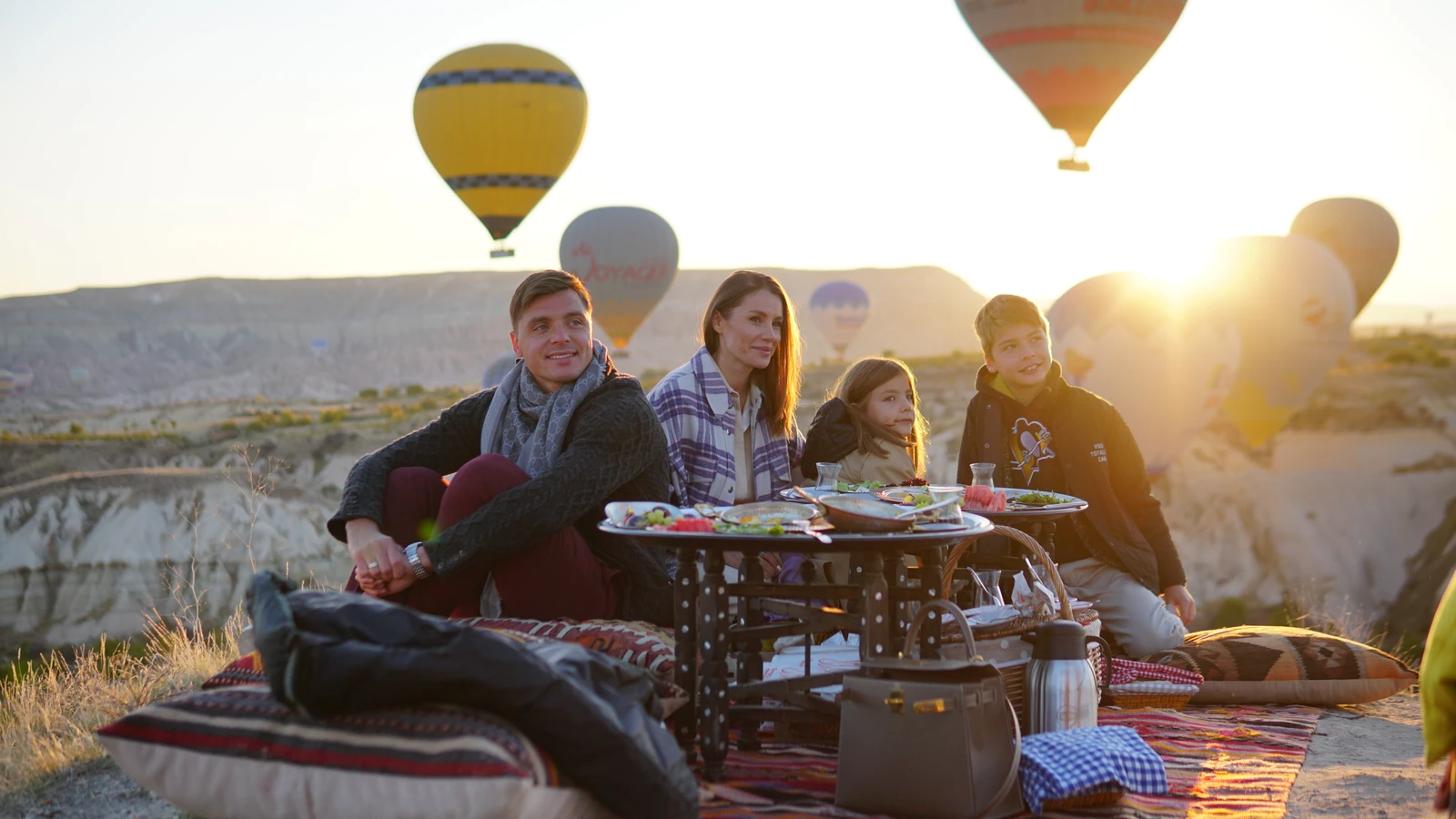 Завтрак в Каппадокии — среди воздушных шаров