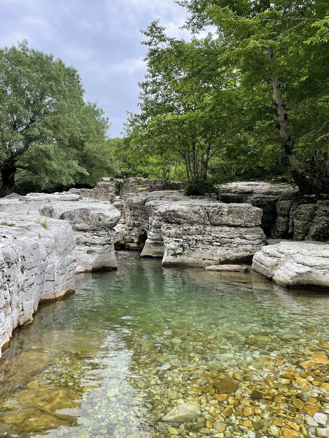 Леван потрясающий экскурсовод и классный человек! Было максимально приятно слушать о Грузии от человека, который настолько