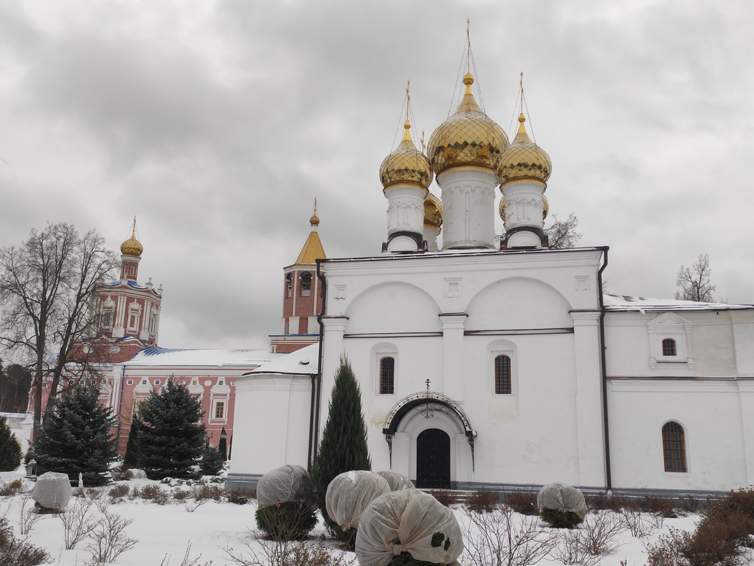 Замечательная экскурсия! Экскурсовод Валентин очень красиво и интересно рассказывает об истории Солотчи, монастыря и людей, связанных