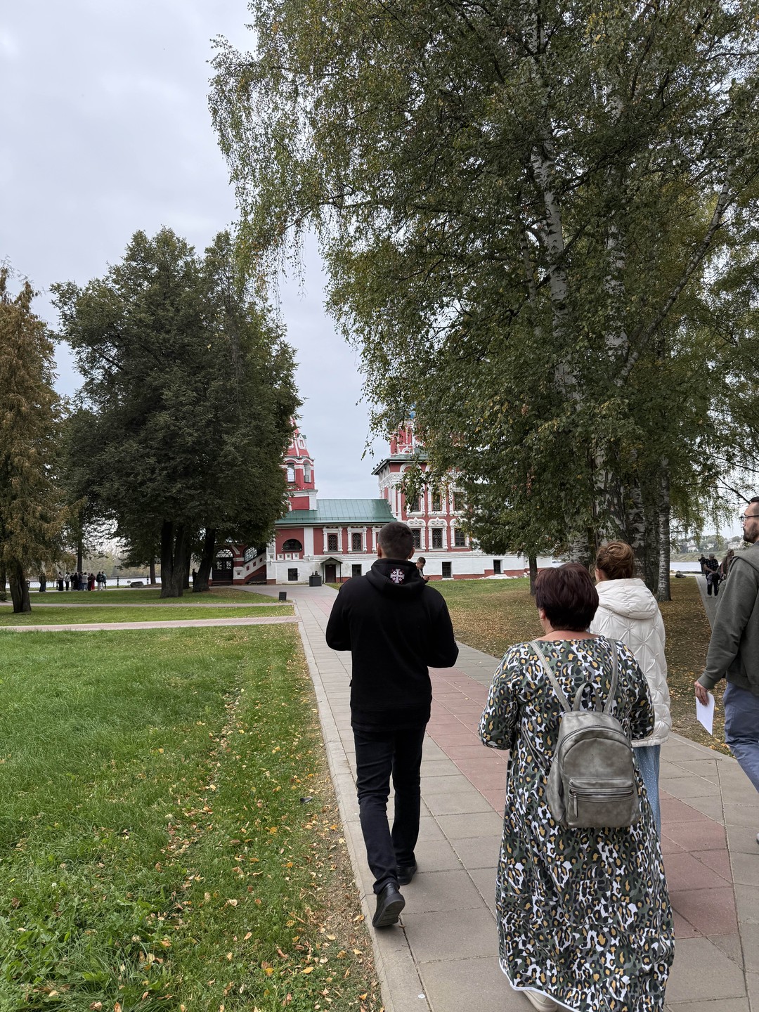 Олег просто влюбил в Углич! По маршруту круиза было 8 городов, но Углич запал в сердце и врезался в память навсегда)