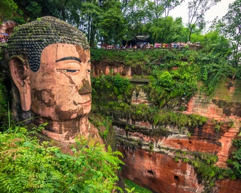 Статуя Будды Майтрейи в Лэшане