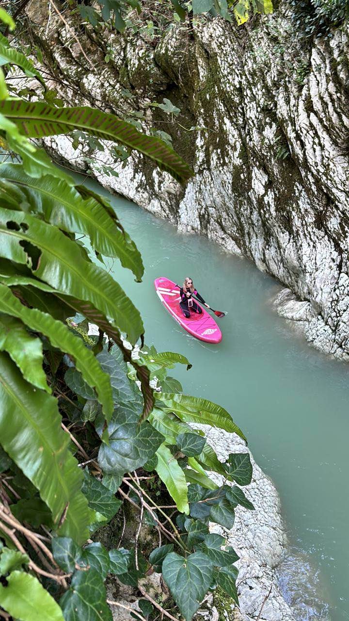 Замечательный тур. Евгений приехал за нами в Адлер, хотя по плану тура забирать от отеля не