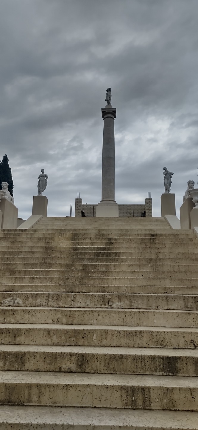 Большое спасибо гиду Алику за отличную экскурсию, эту винодельню посетить стоит. Она построена в классическом стиле