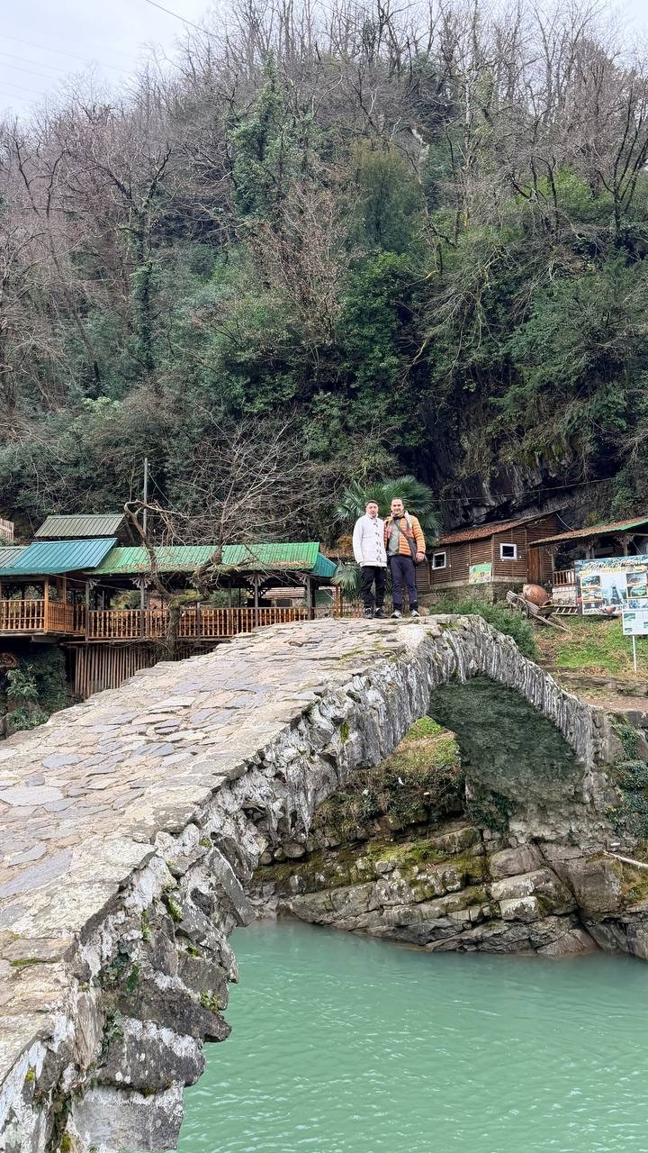 Посетили большую экскурсию с рафтингом, дегустацией вин и интересным рассказом о истории и настоящем Грузии и