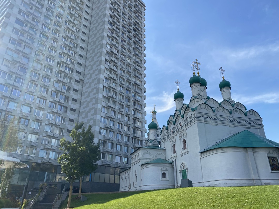 Благодарю Наталью за прекрасную экскурсию, которая помогла увидеть Москву с нового ракурса через советские фильмы!