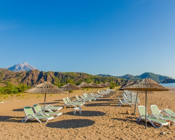 Гора Янарташ, пляж Чиралы