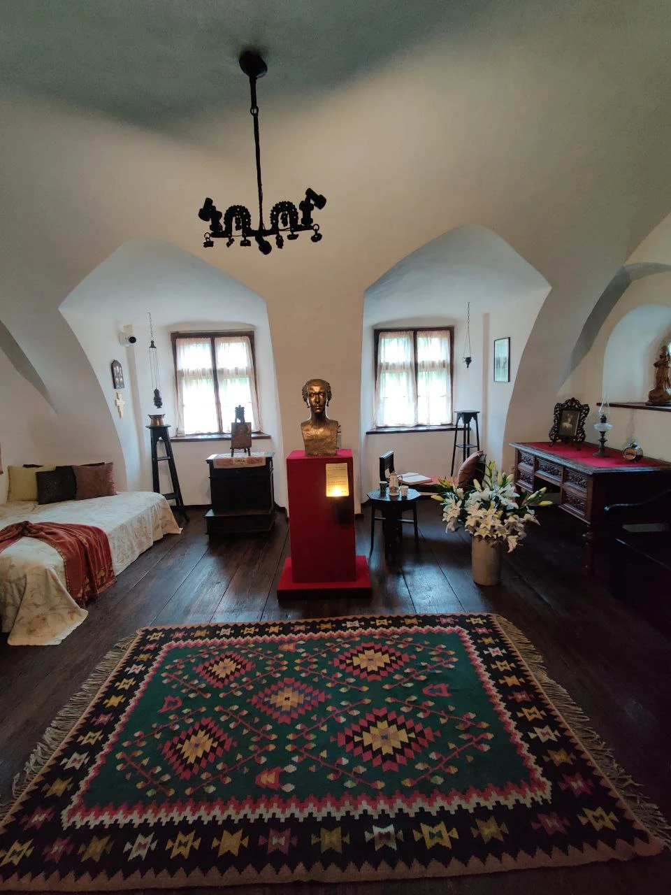 Не пожалели, что приобрели эту экскурсию. Зоя очень приятный человек, подождала нас, мы немного опоздали на назначенное время