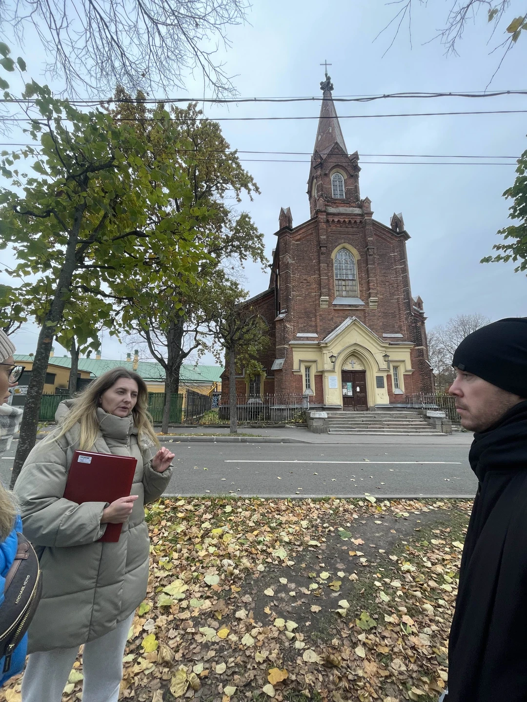 Меня зовут Оксана, я приехала из Нижегородской области, я искала именно такого гиде как Яна, так
