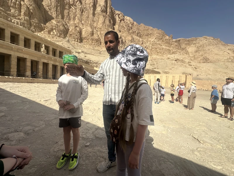 Замечательная экскурсия, все было отлично организовано. проводил Гид Таха, очень внимательный и доброжелательны. Было трое детей