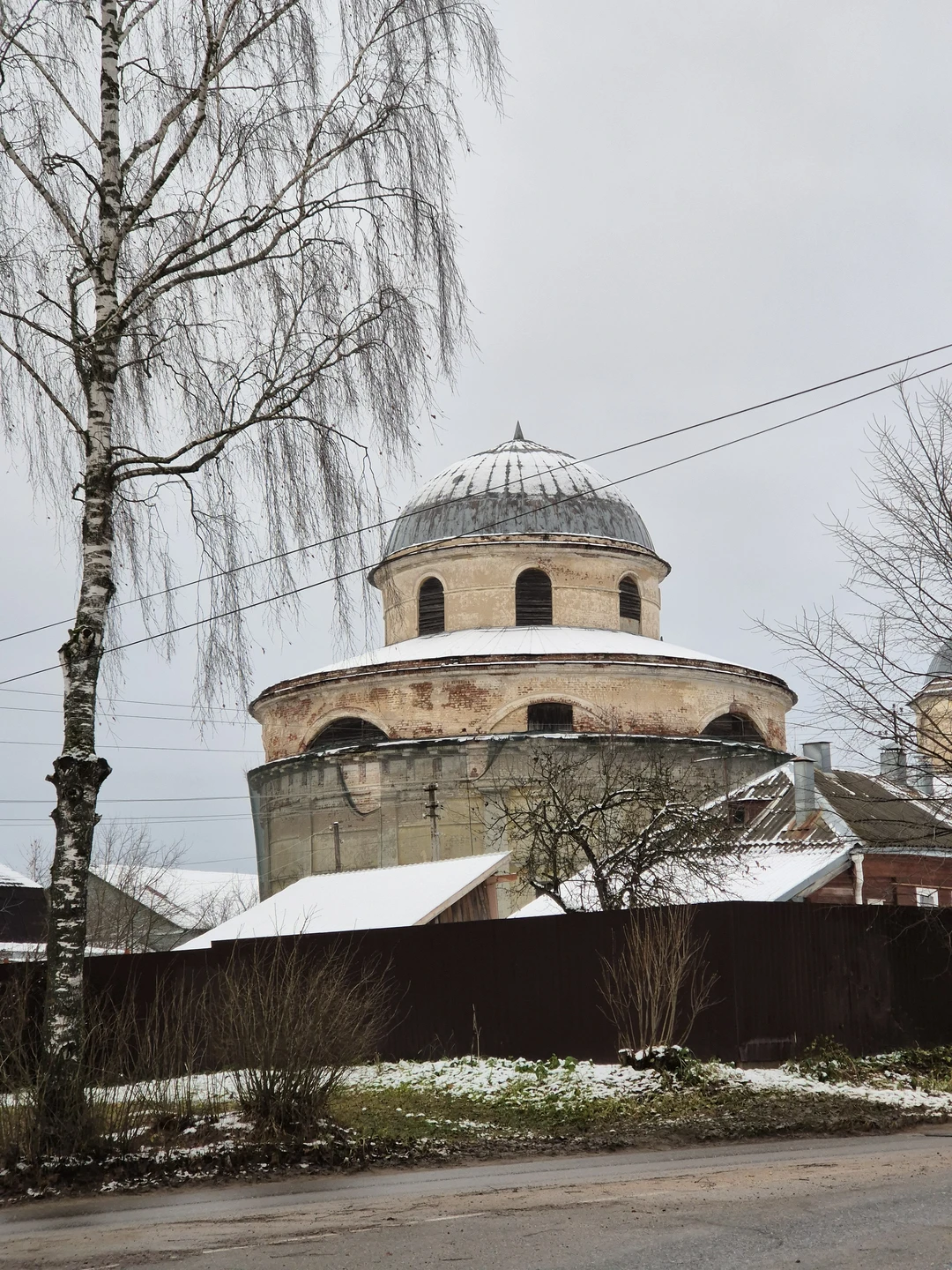 Прошли по Торжку с Галиной, прониклись колоритом города, его неспешностью и былым величием. Галина прекрасный рассказчик